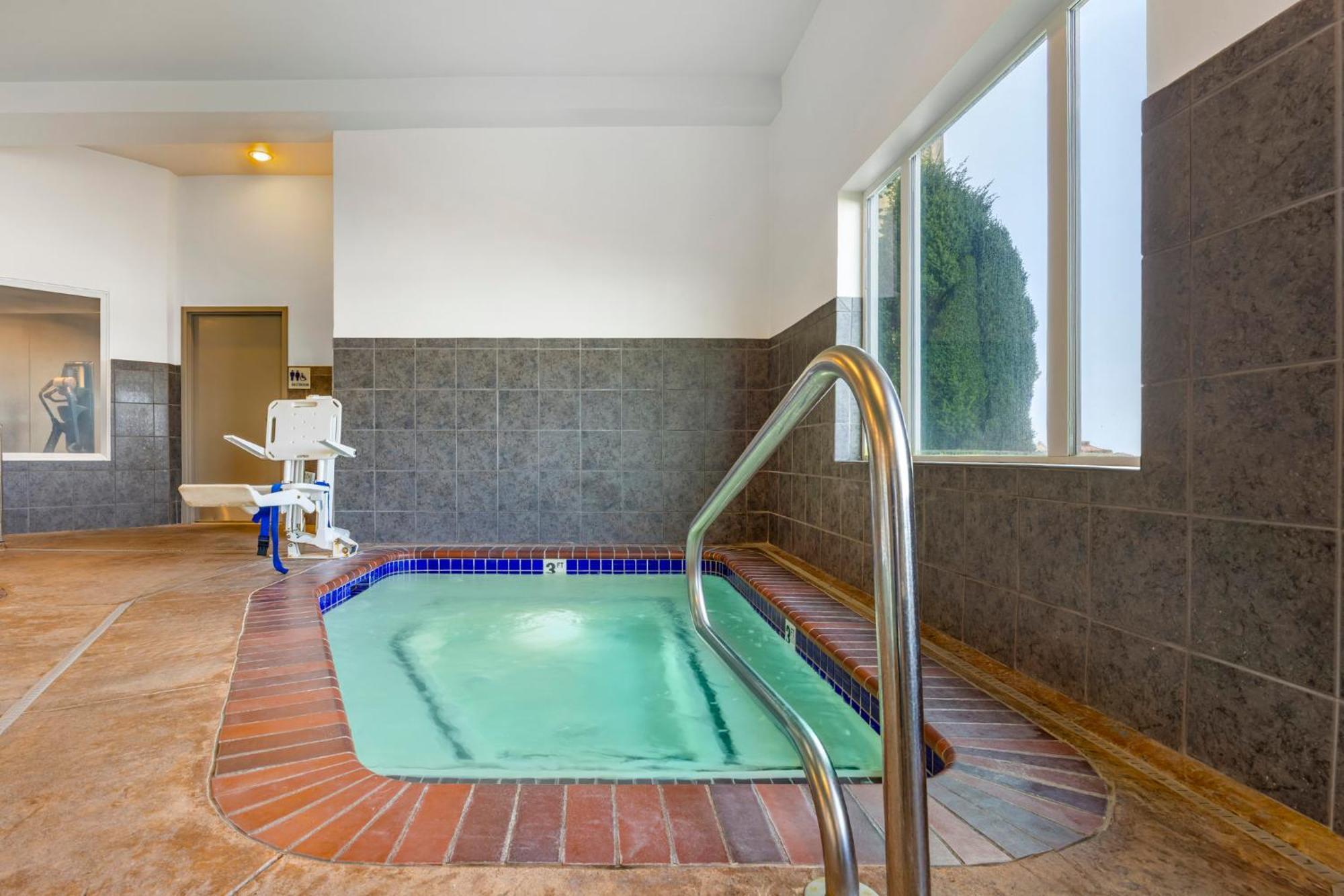Holiday Inn Express Hotel & Suites Astoria By Ihg Zewnętrze zdjęcie