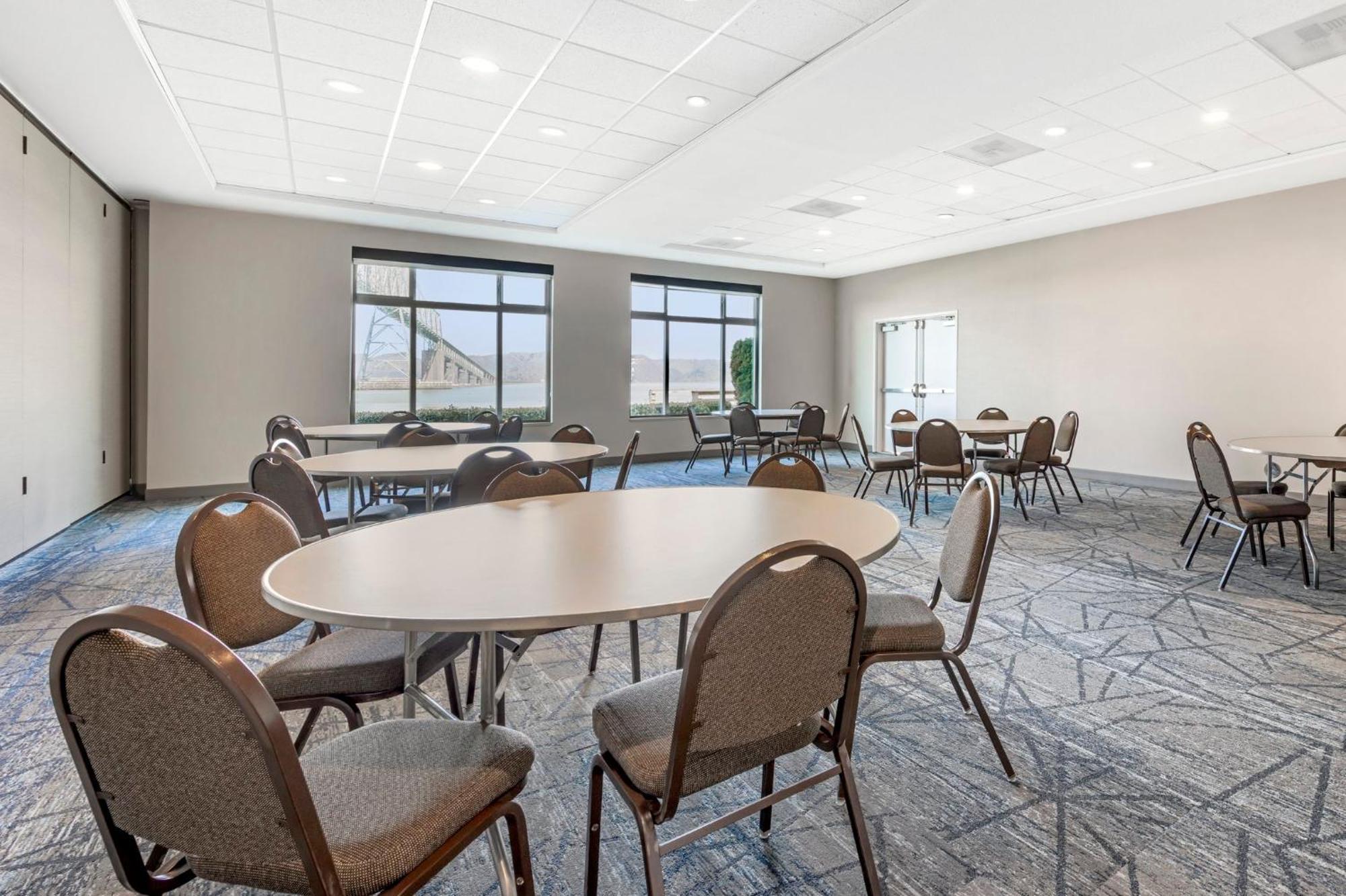 Holiday Inn Express Hotel & Suites Astoria By Ihg Zewnętrze zdjęcie