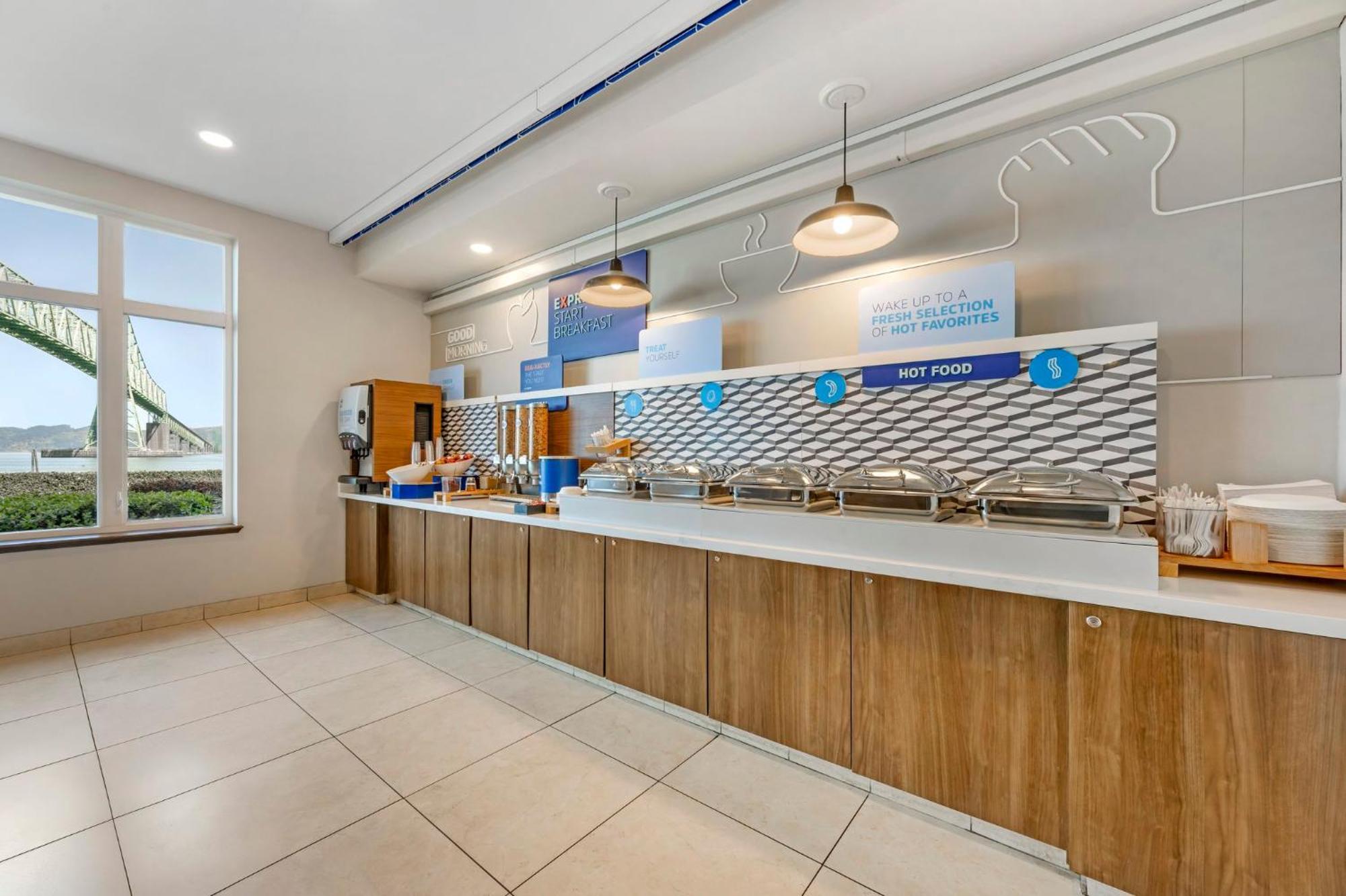 Holiday Inn Express Hotel & Suites Astoria By Ihg Zewnętrze zdjęcie